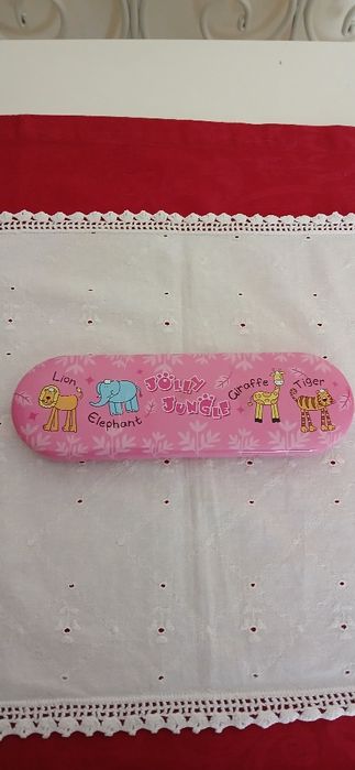 Estojo de metal antigo