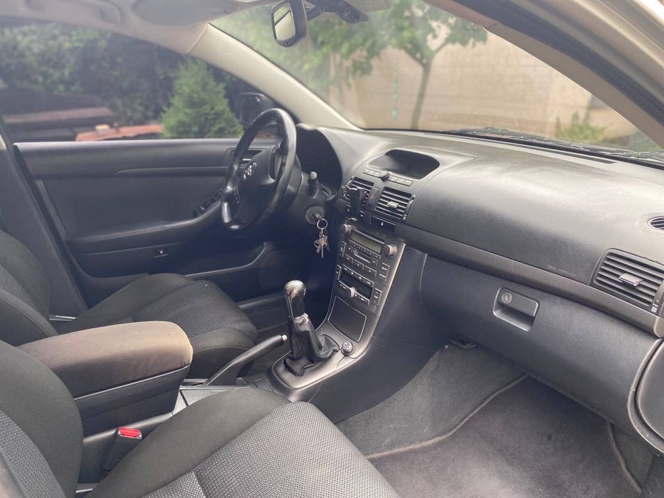 Toyota avensis 2003