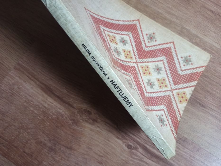 Książka "Haftujemy" Milina Duchoňová