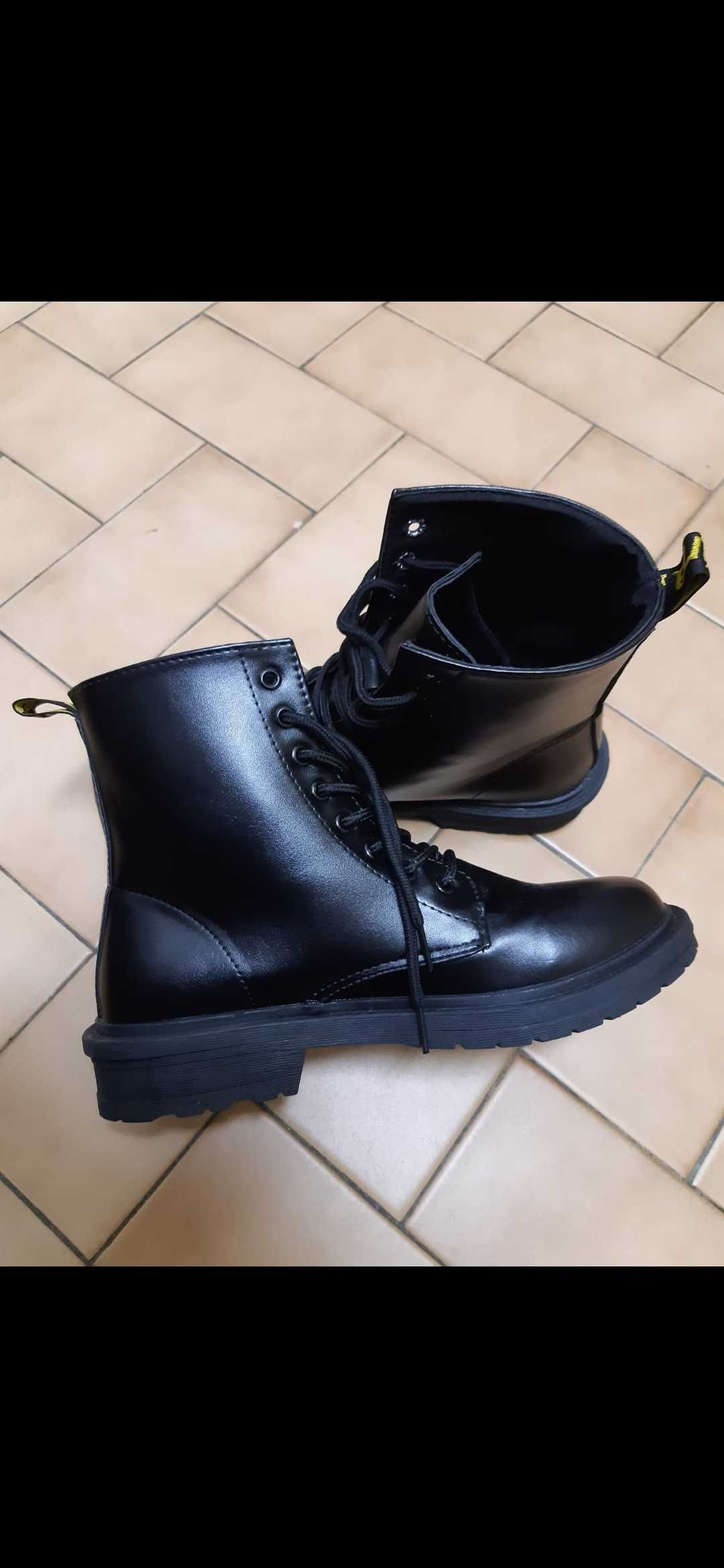 Botas estilo militar pretas