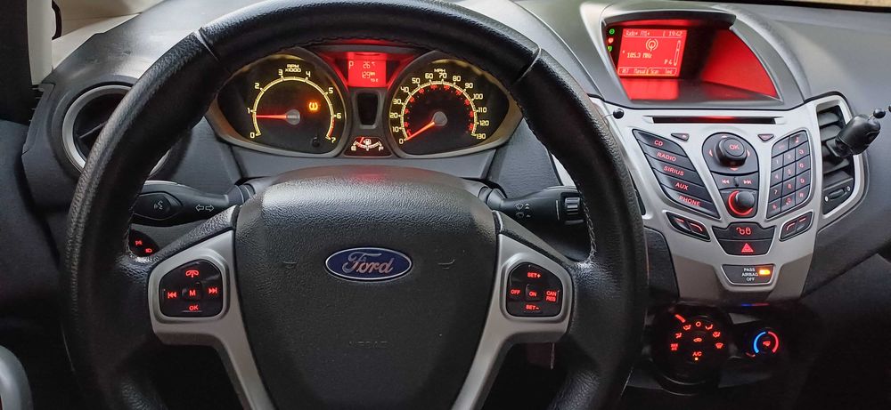 Ford Fiesta 1.6 Автомат 2011 року в гарному стані