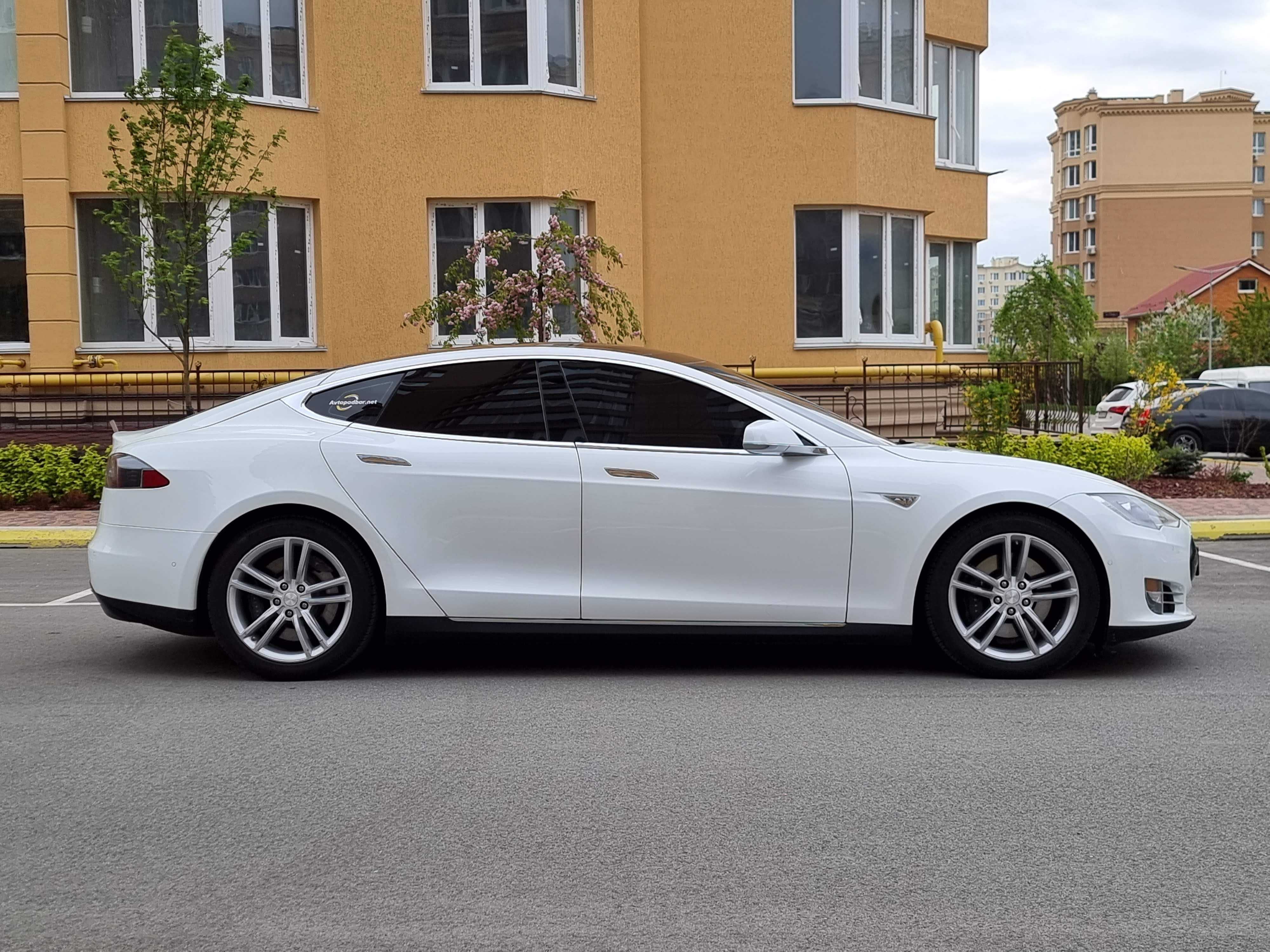 Tesla Model S 85D