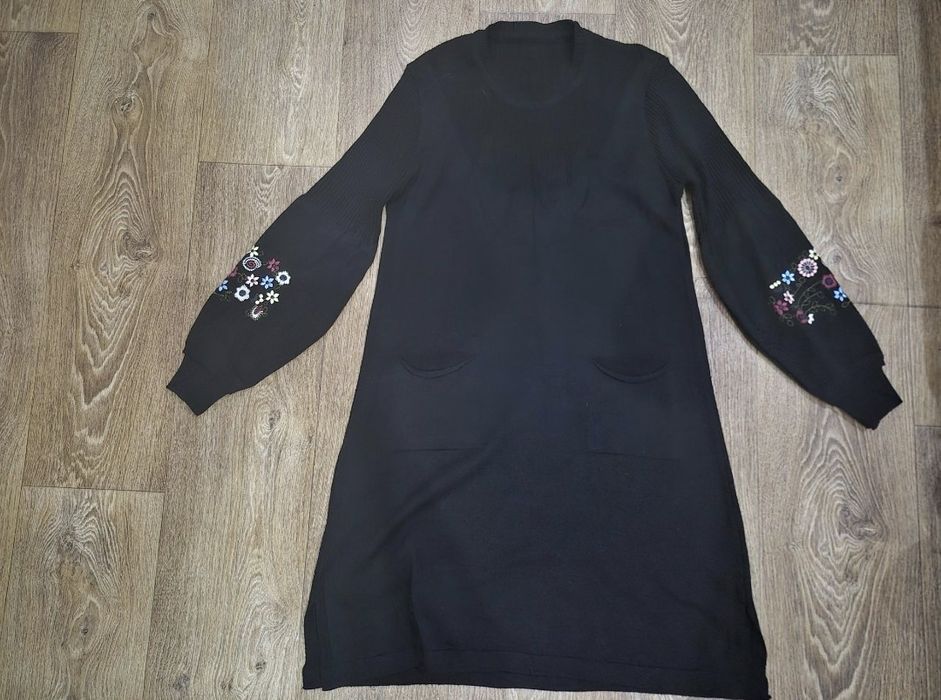 Красивое платье с вышивкой