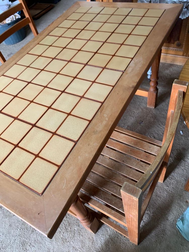 Mesa com azulejo e 3 cadeiras