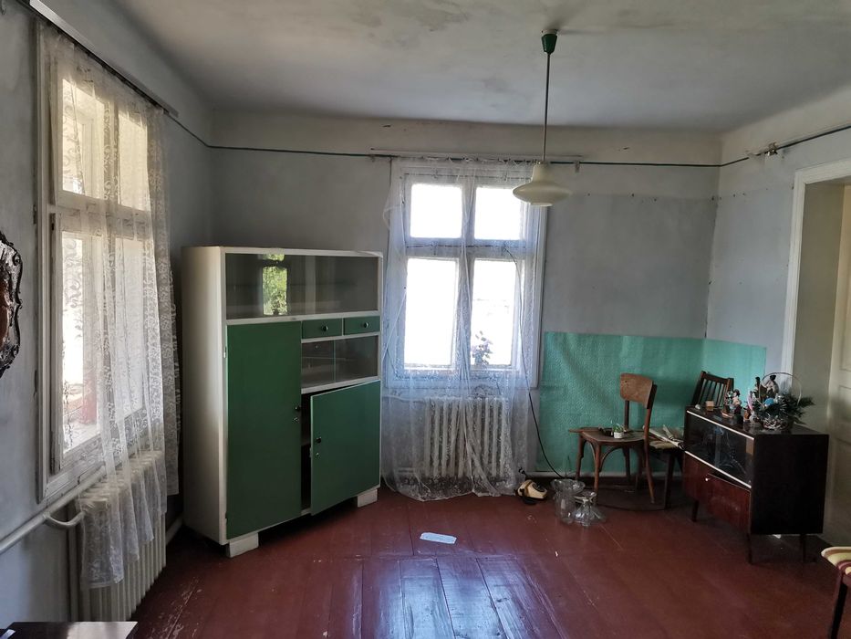 Продається будинок і земельна ділянка