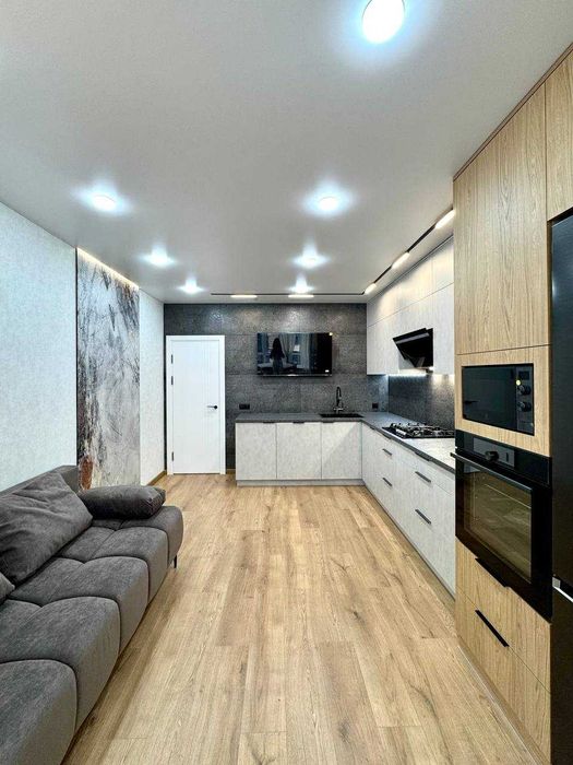 Продам квартиру з сучасним якісним ремонтом