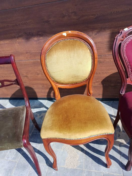 Zabytkowe krzesło, tapicerowane, drewniane