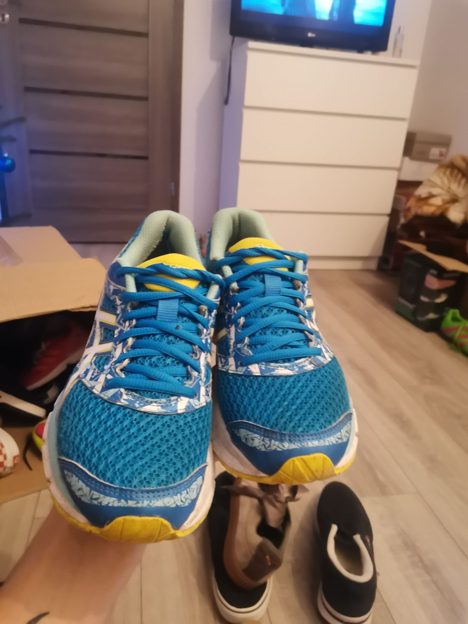 buty Asics sportowe