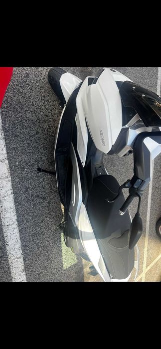 Moto 125 acelera