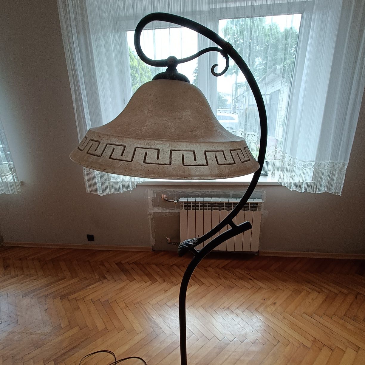 Żyrandol plus lampa stojąca