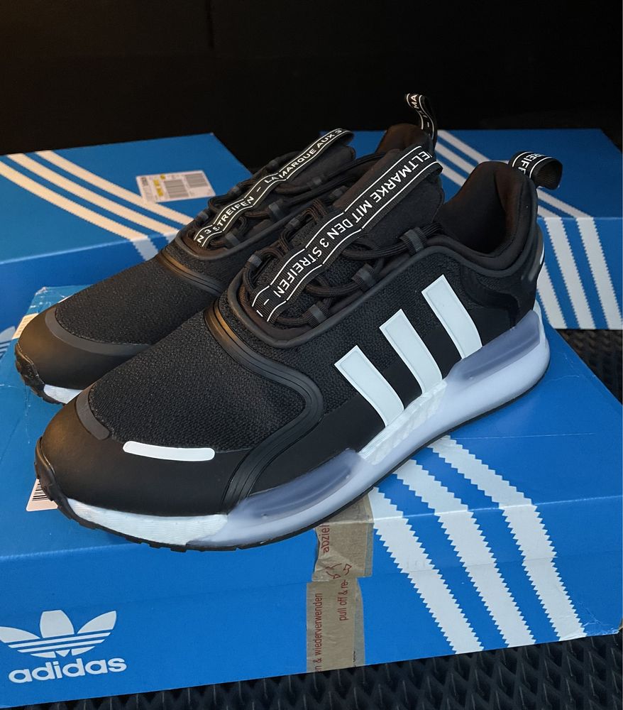 Продам кросівки чоловічі Adidas NMD_V3