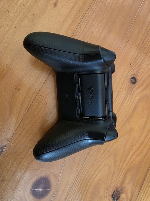 Xbox series x + акумулятор для джойстика