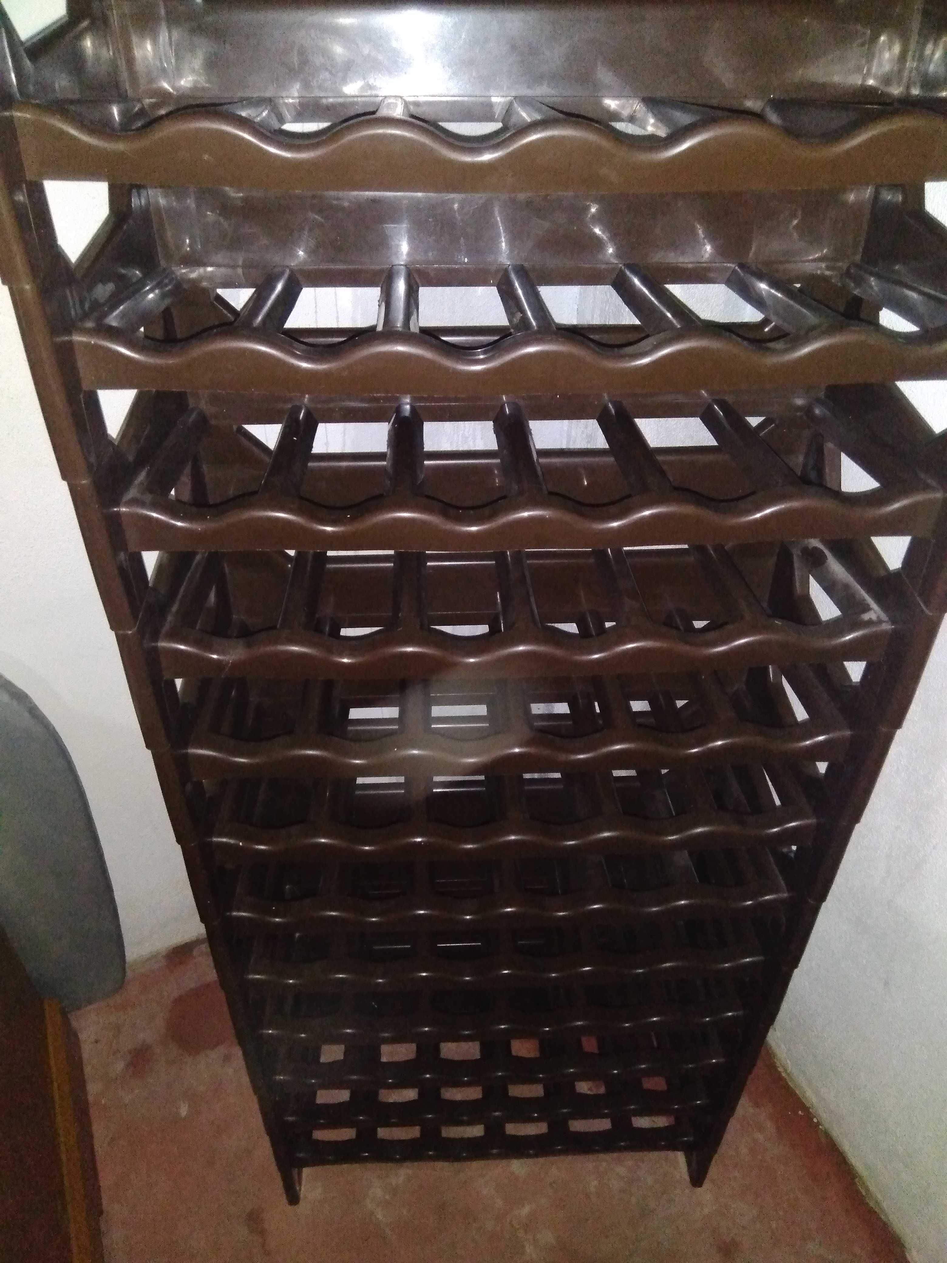 Garrafeira em plástico