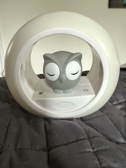 Zazu lampa nocna, reaguje na głos