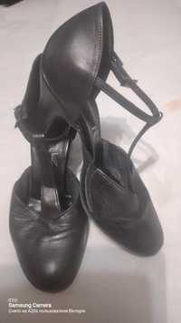 Продаются туфлі для бальних танців.