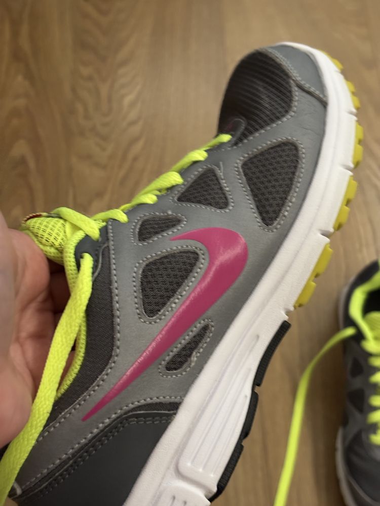 Nike revolution 39 damskie szare zielone szaro-zielone