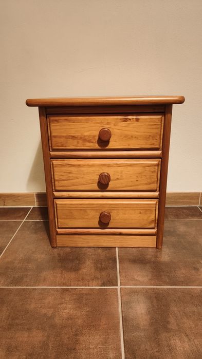 2x Mesas de cabeceira