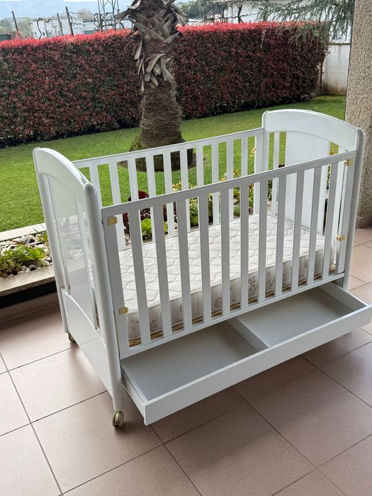 Cama de Bebé, como nova.