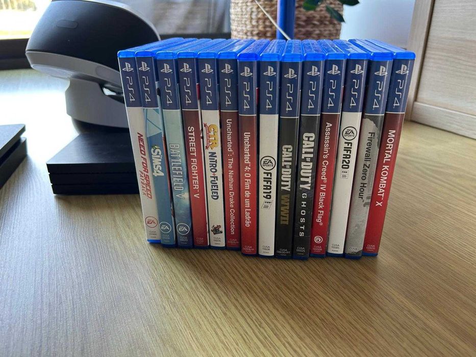 PS4 Slim CUH - 2216a e VR System - como novos!