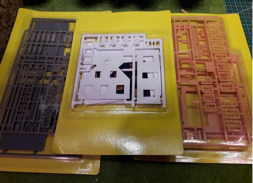 Domki Kościół Wieża Eaglemoss Lic; Faller H0 1:87 do sklejenia Nowe