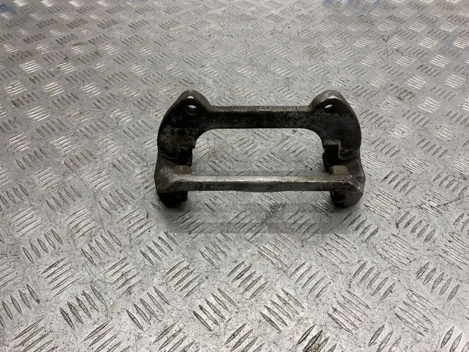 Скоба переднего правого суппорта 3Q0615126 для Volkswagen Tiguan II 20