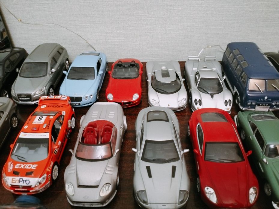 Моделі автівок в маштабі 1:43
