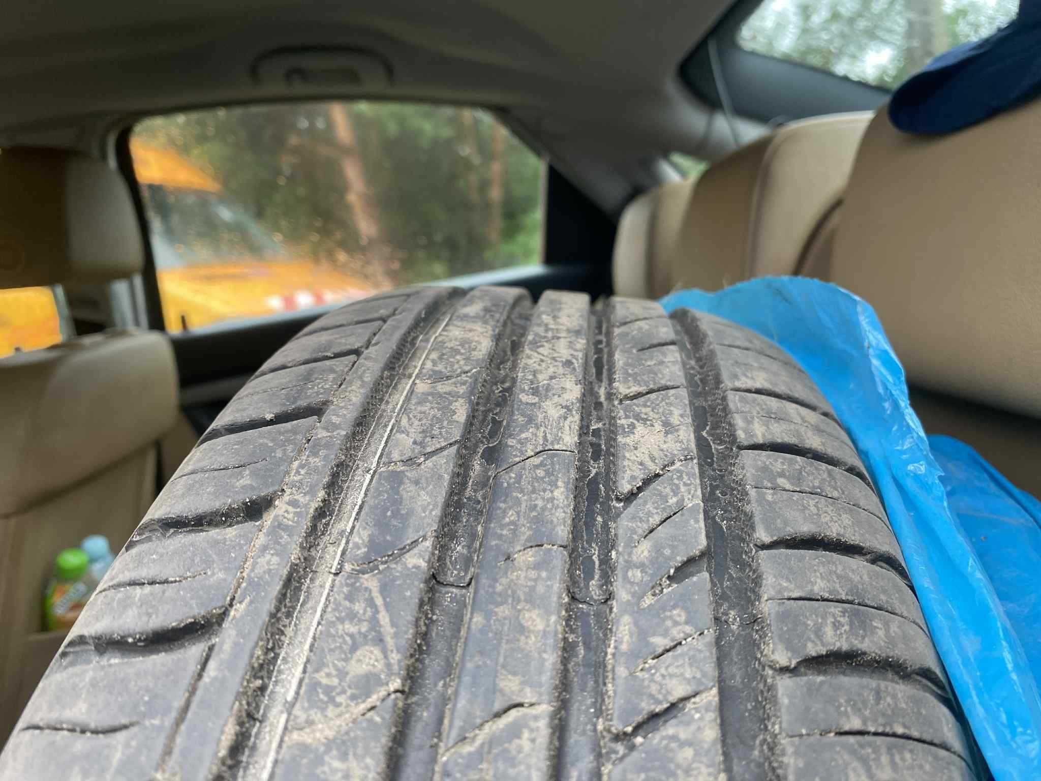 Opony letnie NOKIAN 185/60/15 jak nowe 4szt