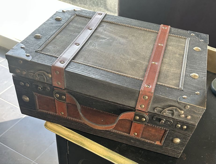 Mala decoração vintage fecha e abre