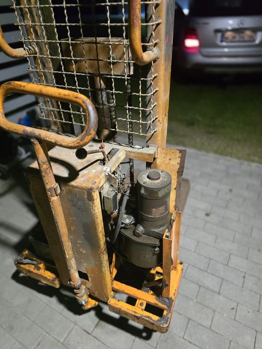 Paleciak akumulatorowy, podnośnik akumulatorowy