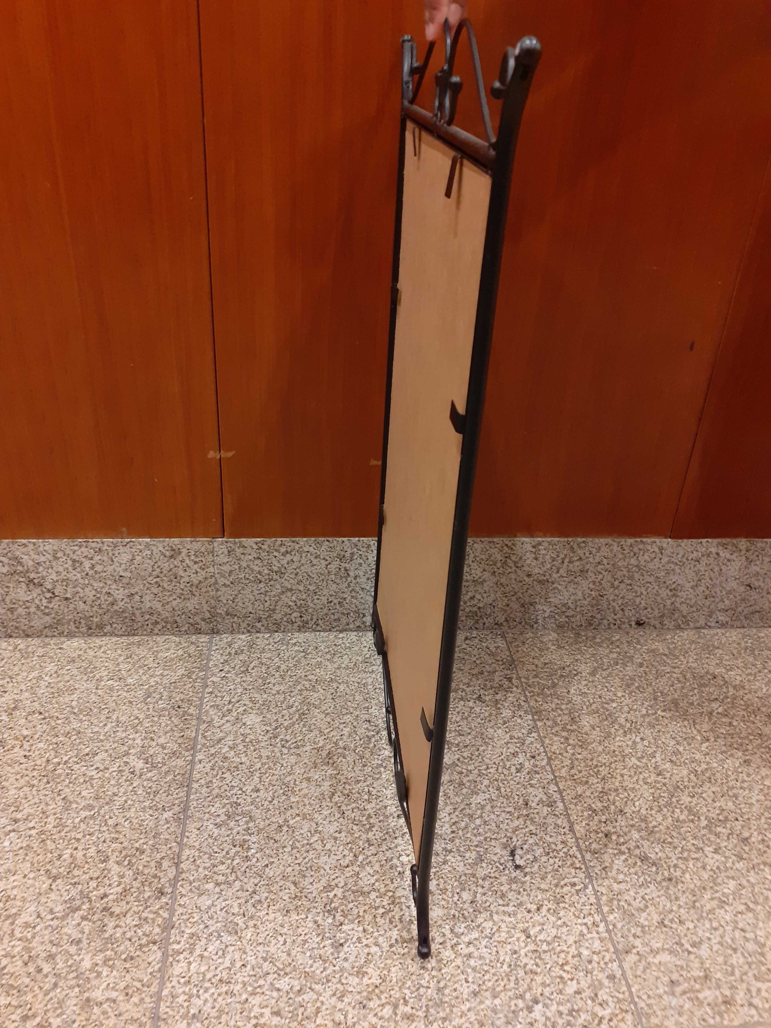 Moldura em ferro preto
