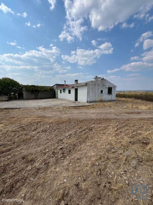 Casa / Villa T2 em Salgueiro do Campo de 133,00 m2