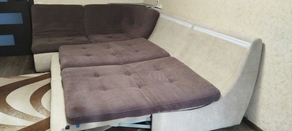 Продам комфортный угловой раскладной диван в хорошем состоянии.