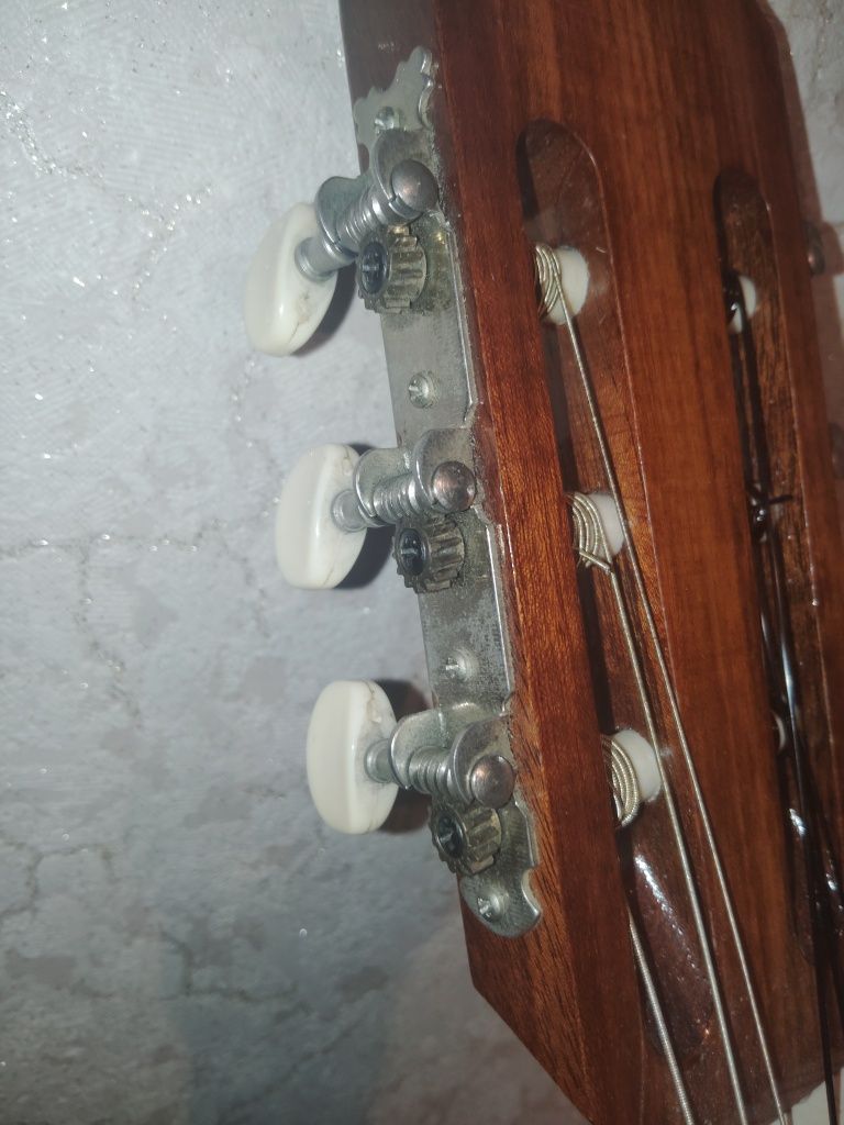 gitara klasyczna marki Ronda model Nº 300,