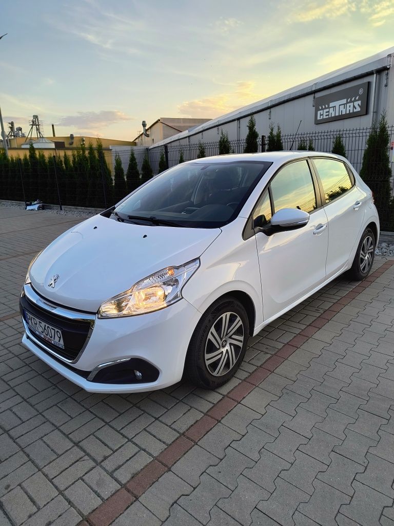 ZAREZERWOWANY Peugeot 208 1,6 blue HDi zadbany niski przebieg