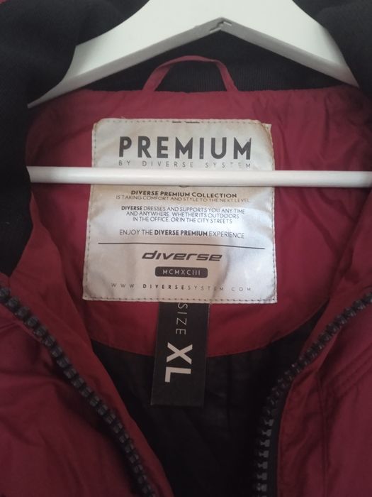 Ciepła kurtka z odpinanym kapturem