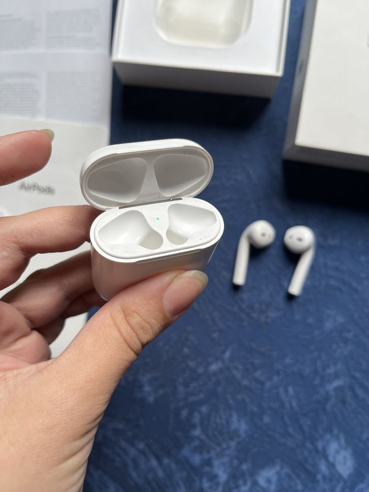 Наушники оригинальные Apple Airpods 2 в идеале