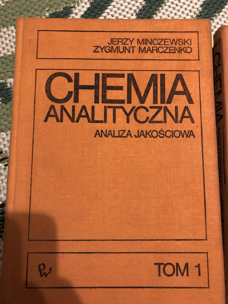 Chemia analityczna I,II i III tom PWN 1975 i 1976