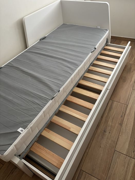 Cama de solteiro extensível para casal, com arrumação