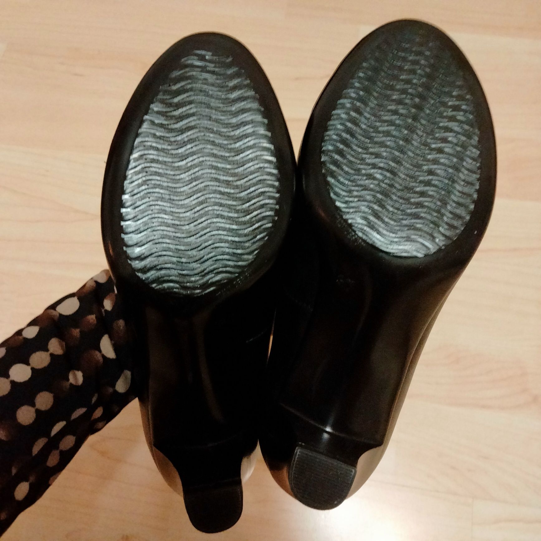 Новые кожаные модельные туфли р. 37 и 39