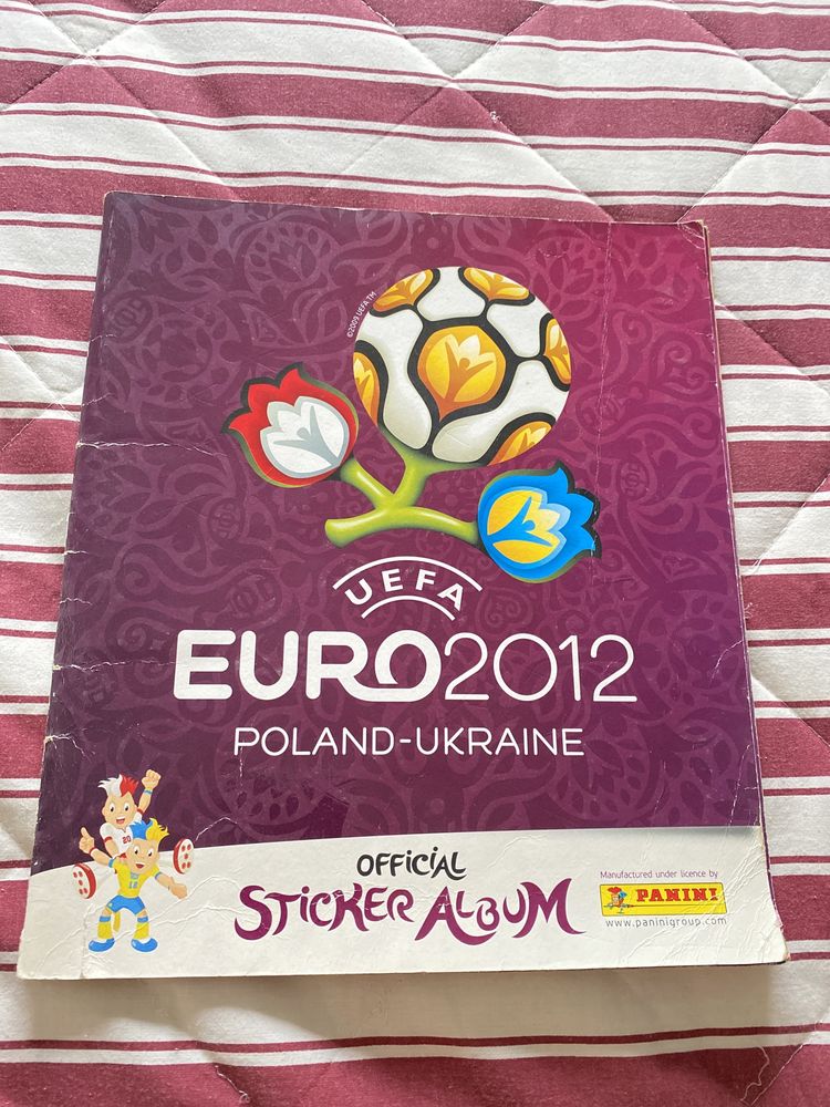 Caderneta de cromos incompleta UEFA Euro 2012