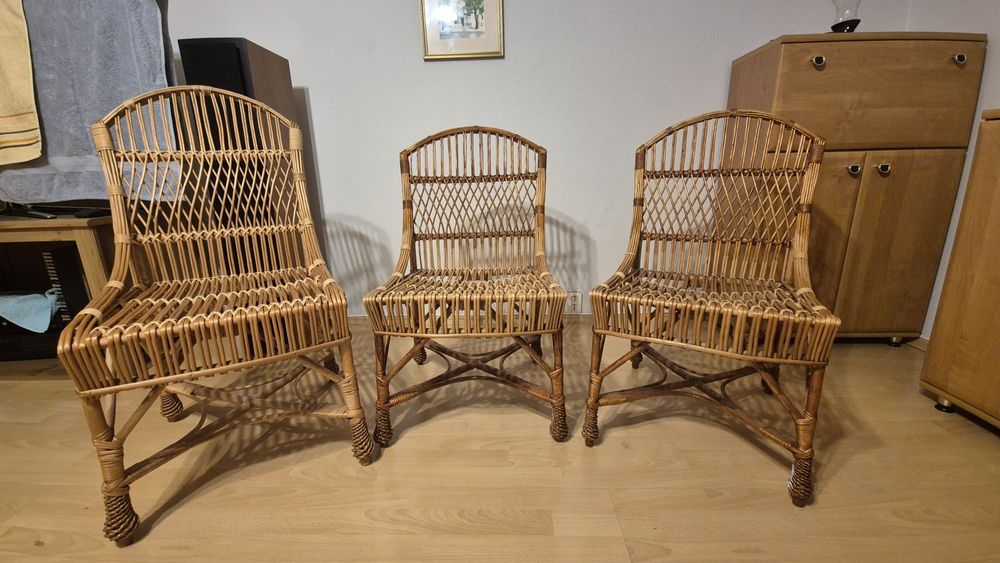 Wiklinowy stolik  ze szklanym blatem + krzesła