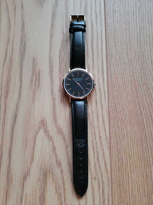 Czarny zegarek na pasku