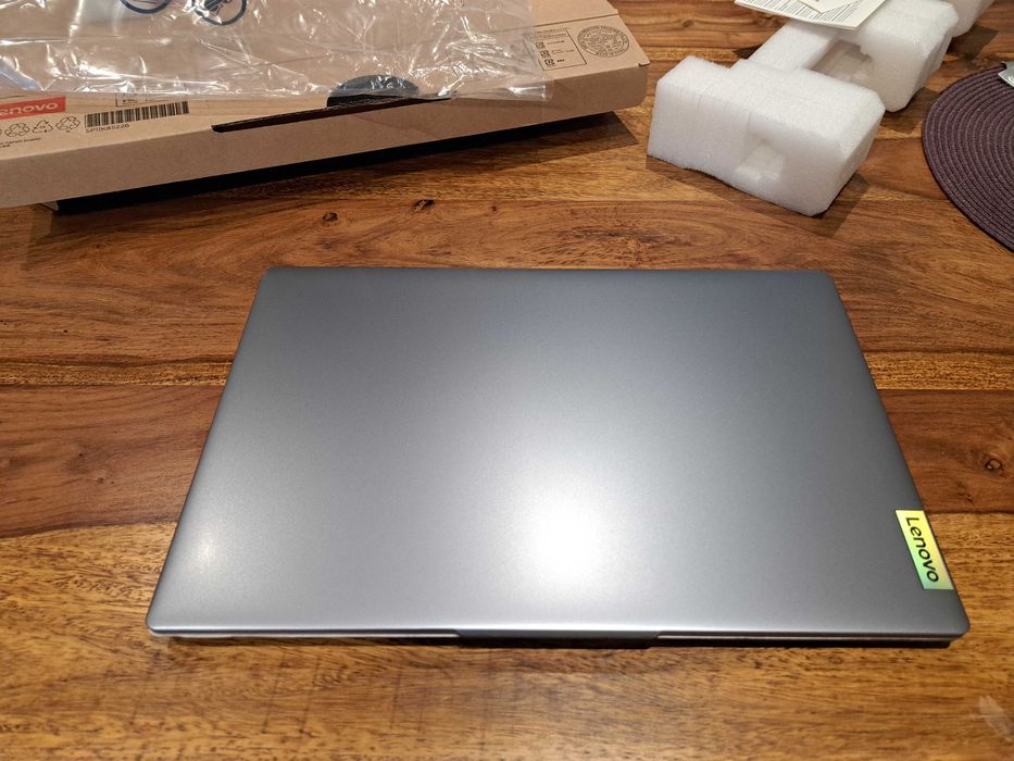 Laptop Lenovo IdeaPad Slim 3 - nowy