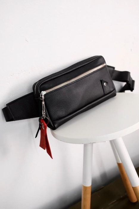 Бананка Poliakov_leather neo Boombag