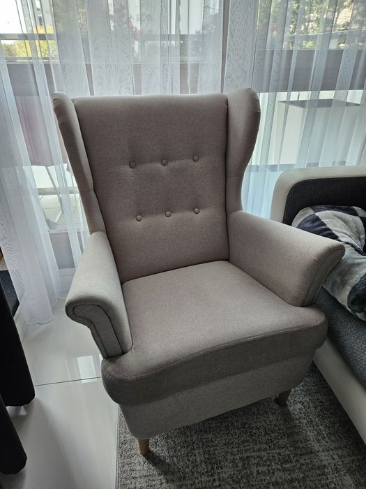 Fotel Werina Boucle beżowy – stylowy, wygodny i prawie nieużywany