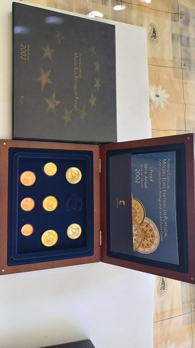 Series anuais de moedas Proof Primeiras de euro ultima de escudos.