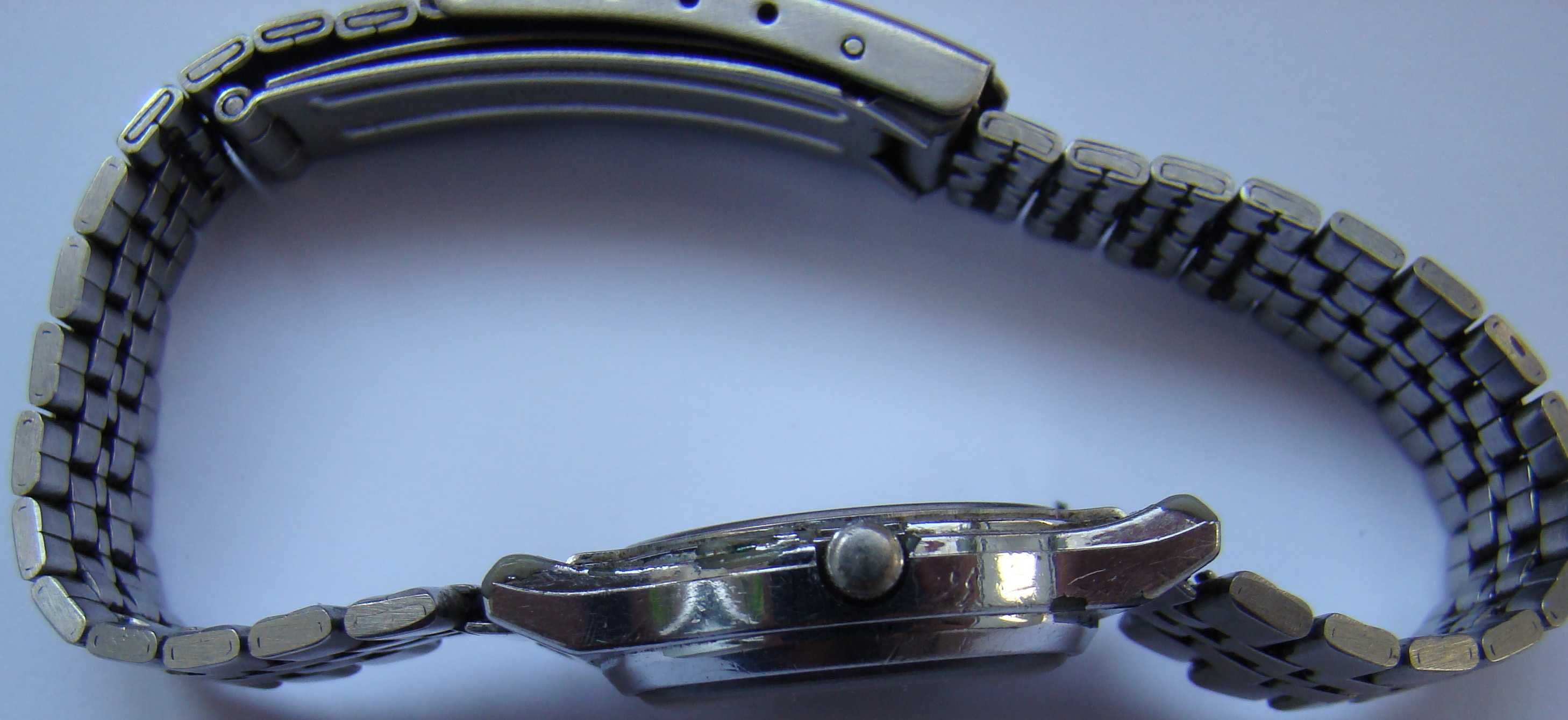 Часы наручные кварцевые женские "CASIO" LQ-333 с браслетом