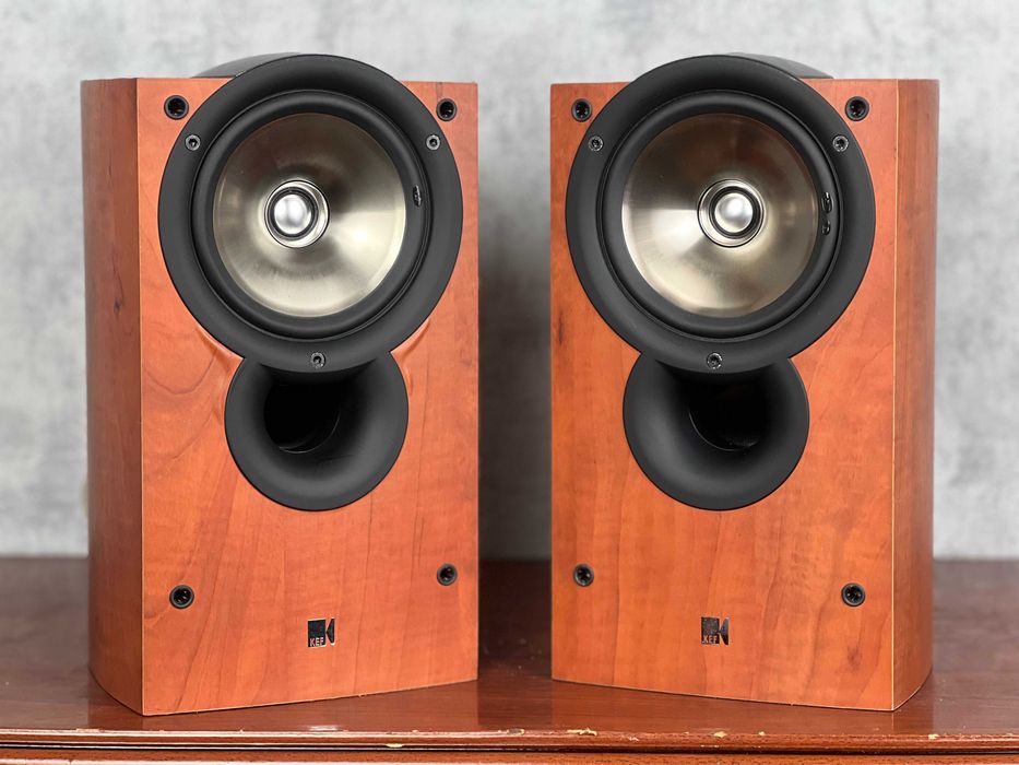 KEF iQ1 – monitory podstawkowe Hi-Fi, piękne brzmienie