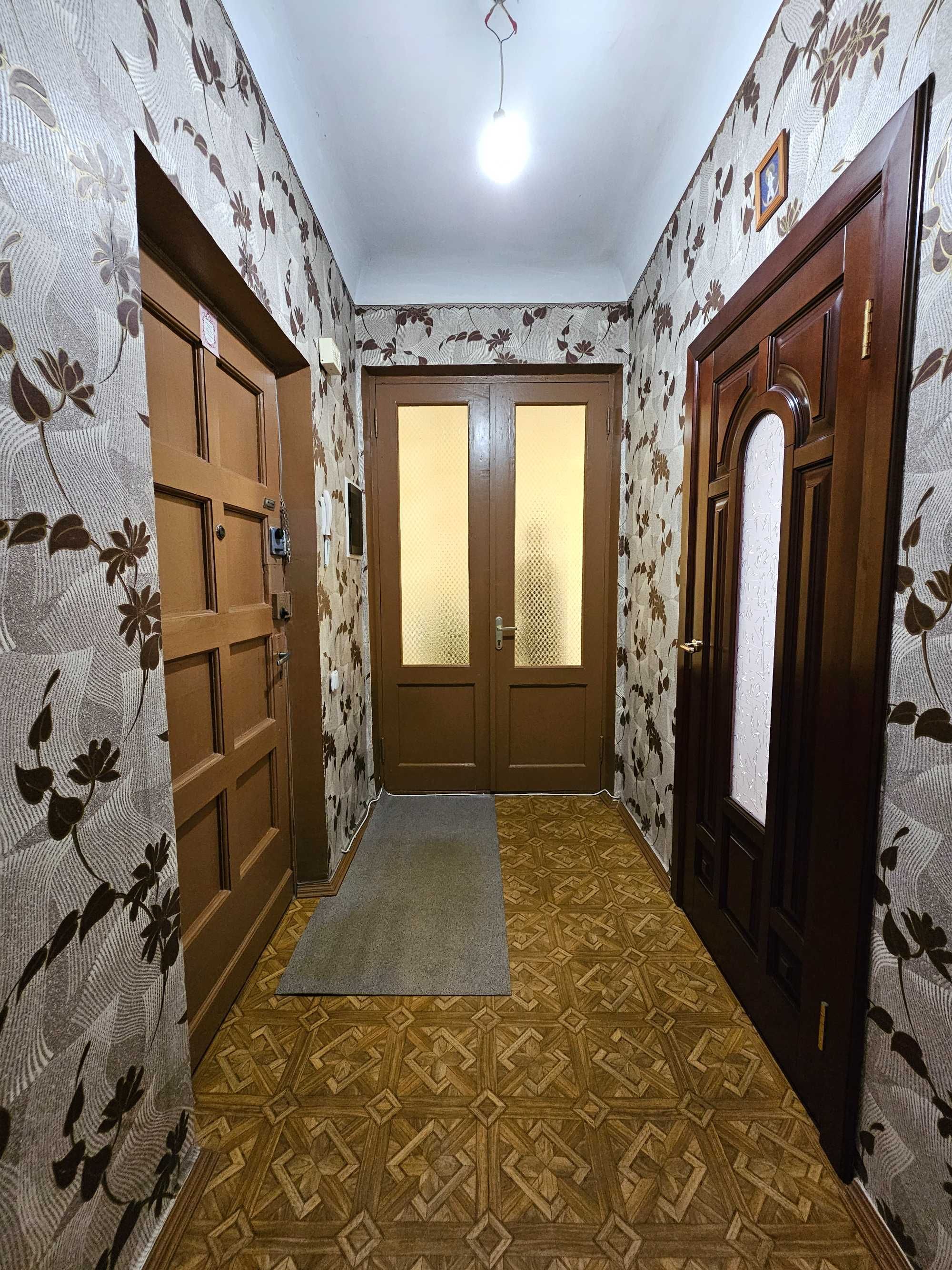 Продаётся двухкомнатная сталинка на автовокзале, Днепр шоссе