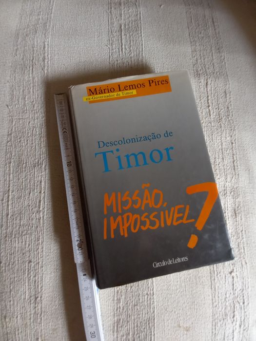 Livro sobre a descolonização de Timor